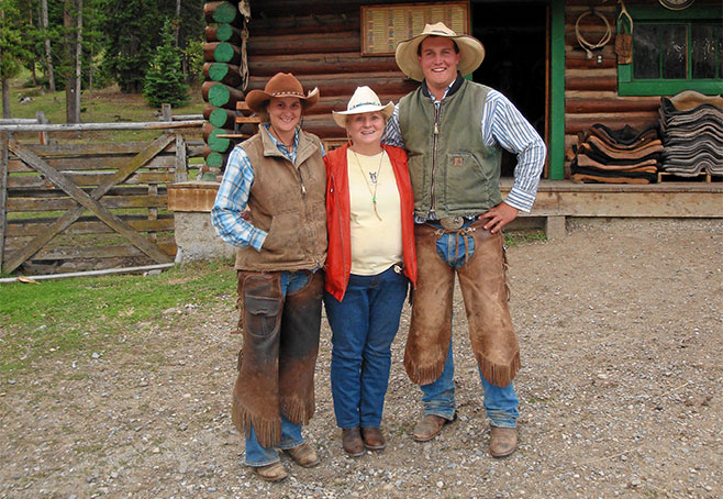 gallery-montana-cowgirl-img5-montana-dude-ranch