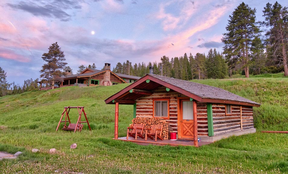 lodging-near-yellowstone-cabins-exterior Lodging near Yellowstone
