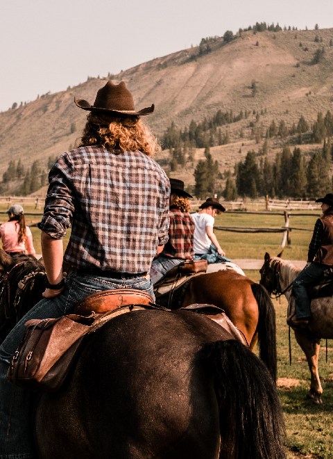 thumb-horseback-program-learn-to-ride-yellowstone-horseback-riding-opt2 (2)